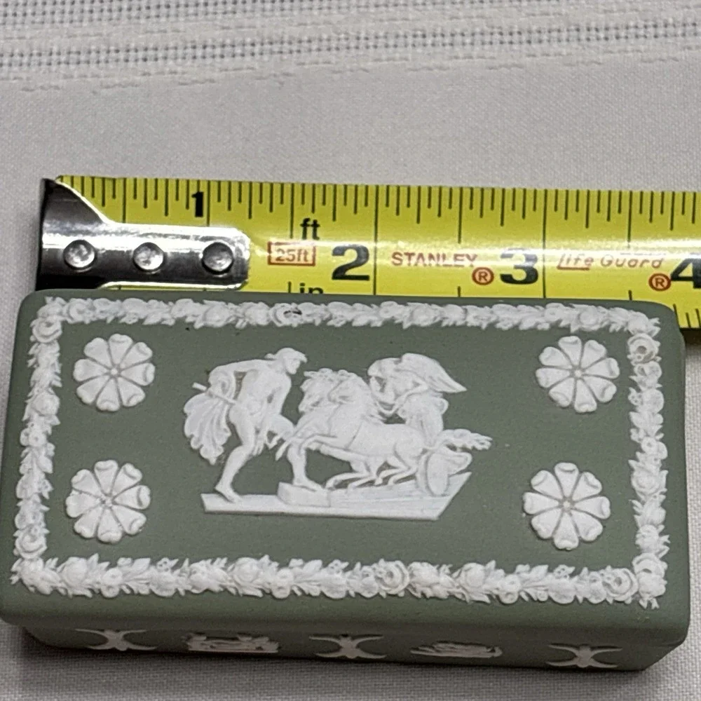 Wedgwood small accessory